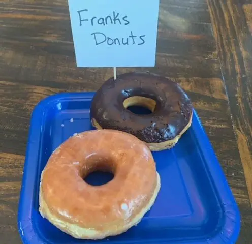 Frank's Donuts - Plain glazed - Chocolate